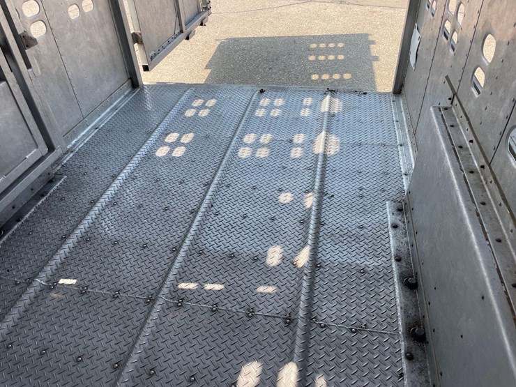 1997-wilson-livestock-trailer-image-36