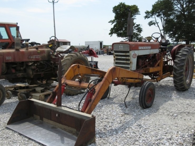 farmall-460-tractor-image-2