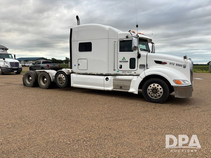 2012-peterbilt-386-image-2