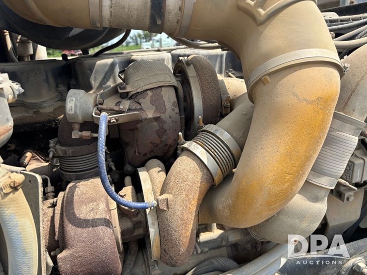 2005-peterbilt-385-image-29