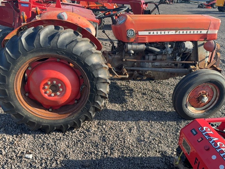 massey-ferguson-135-image-4