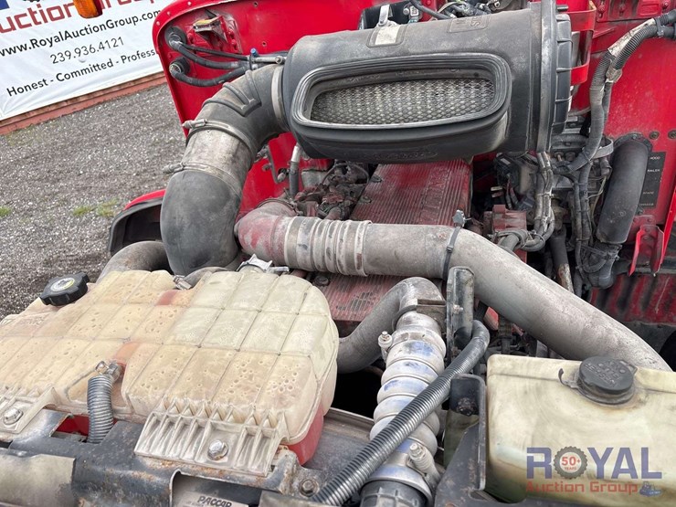 2009-peterbilt-384-image-24