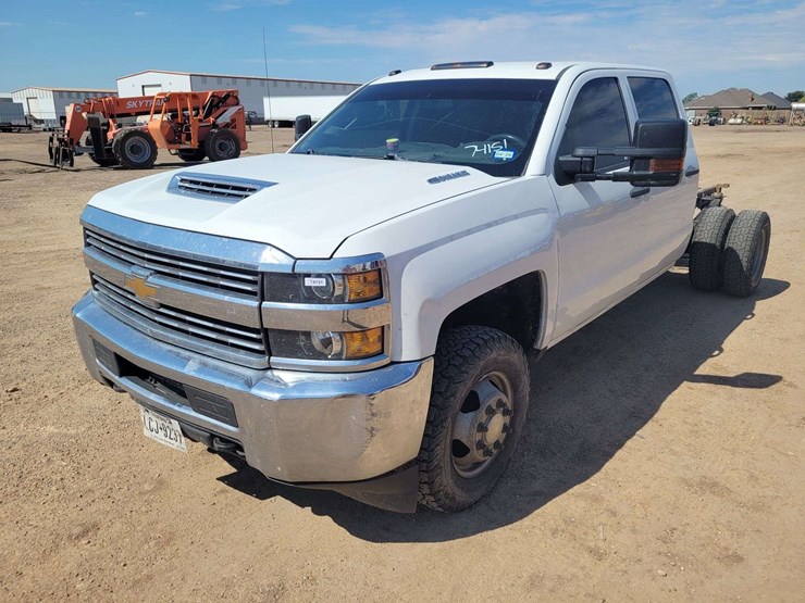 2018-chevrolet-silverado-3500-image-1