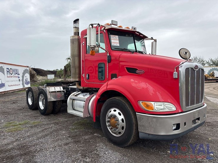 2009-peterbilt-384-image-2