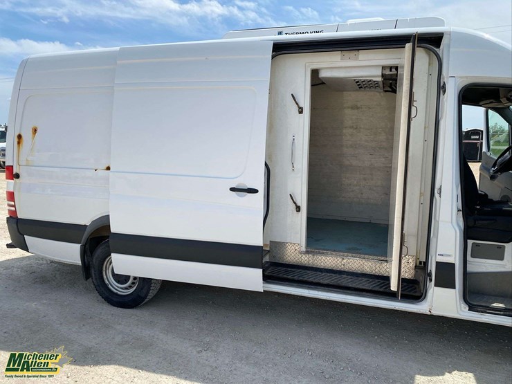 2016-mercedes-benz-sprinter-2500-image-38