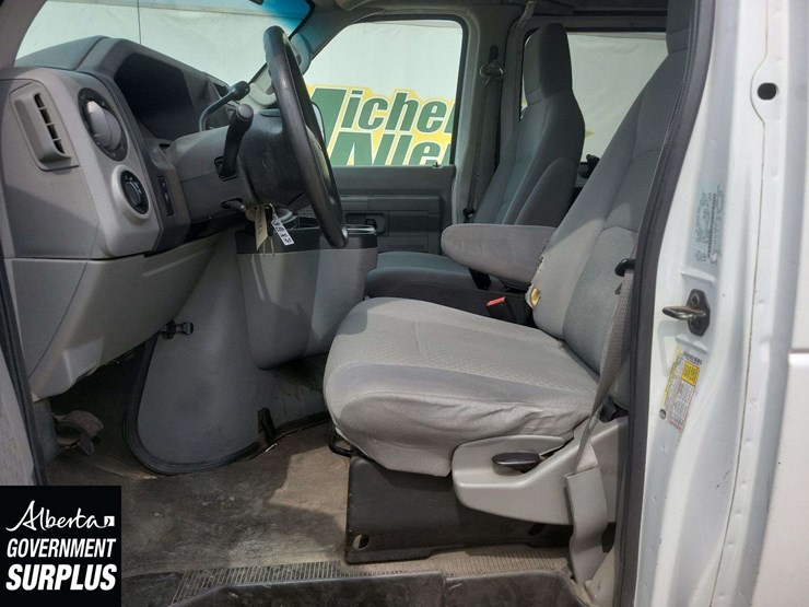 2009-ford-cargo-image-17