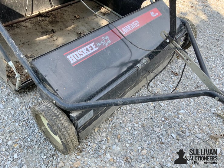 huskee-42”-lawn-sweep-image-11