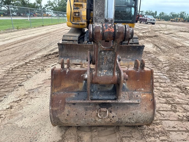 2023-deere-135g-image-26