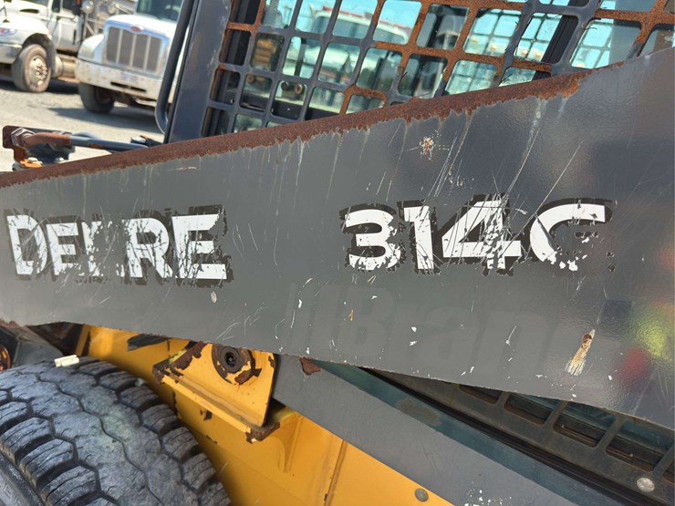 john-deere-314c-wheeled-skid-steer-image-11