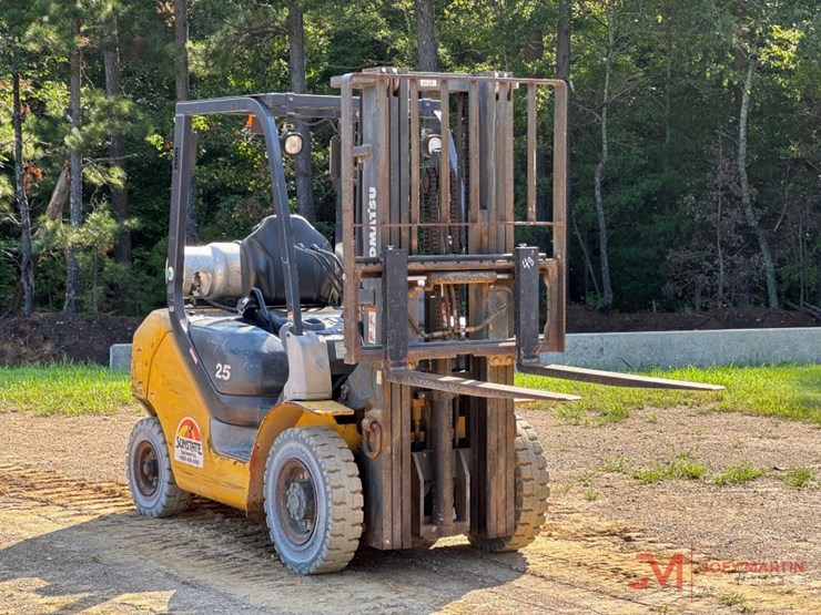 komatsu-fg25ht-16-image-1