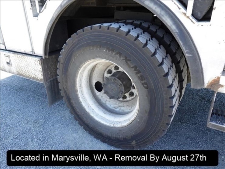 2003-freightliner-fl70-image-33