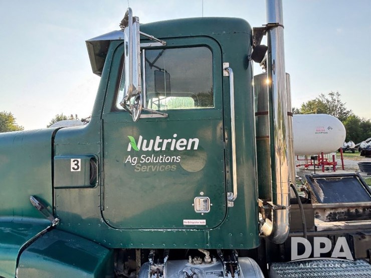 1993-peterbilt-377-image-25