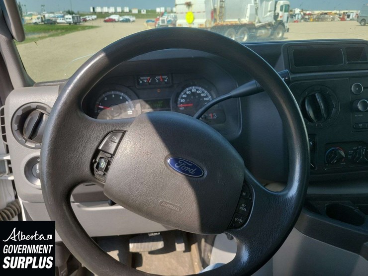 2014-ford-cargo-image-21