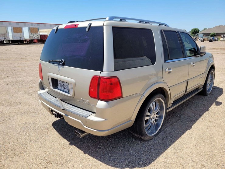 2004-lincoln-navigator-image-3