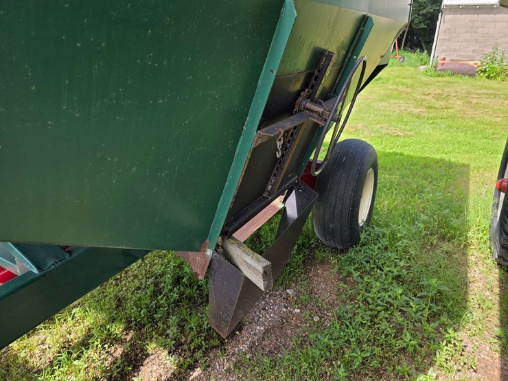 dakon-gravity-box-on-dakon-model-1212-running-gear,-extendable-hitch,-12.5-15-tires-on-8-bolt-rims,-image-9