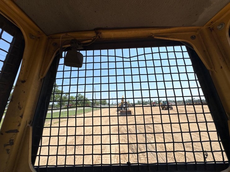 2006-caterpillar-d5g-lgp-image-32