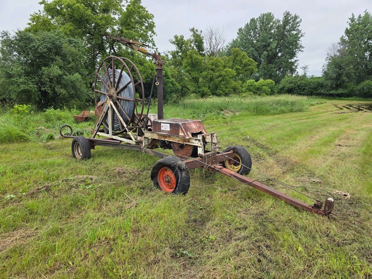 irrigation-water-cannon-on-gear,-hose-in-unknown-condition-(unusable),-has-not-been-used-in-years-image-1