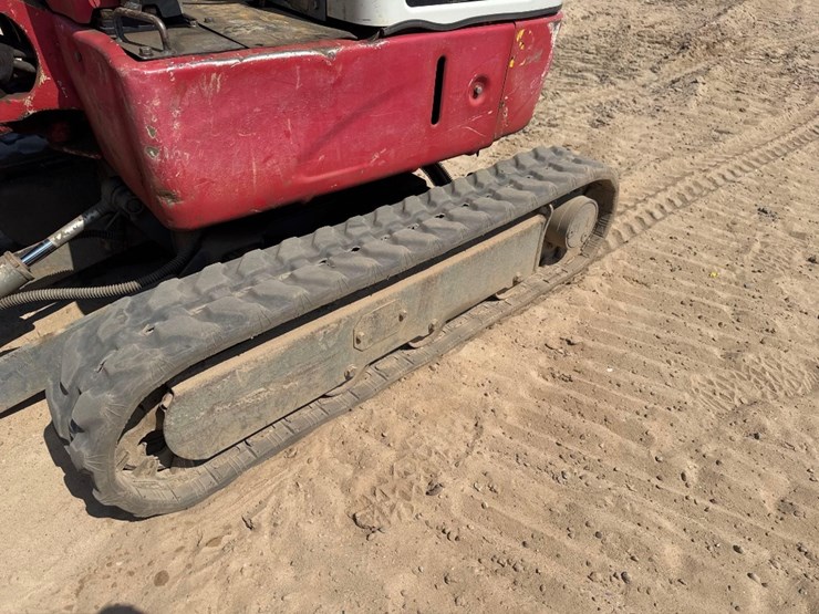 takeuchi-tb210r-image-9