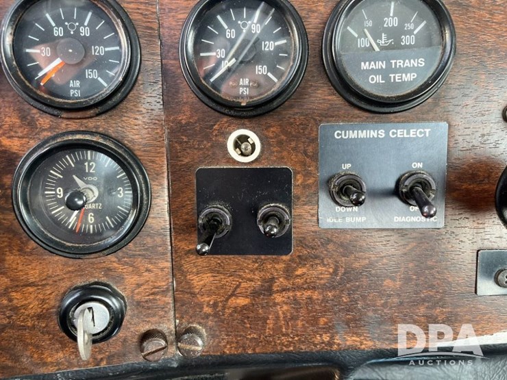 1993-peterbilt-377-image-61