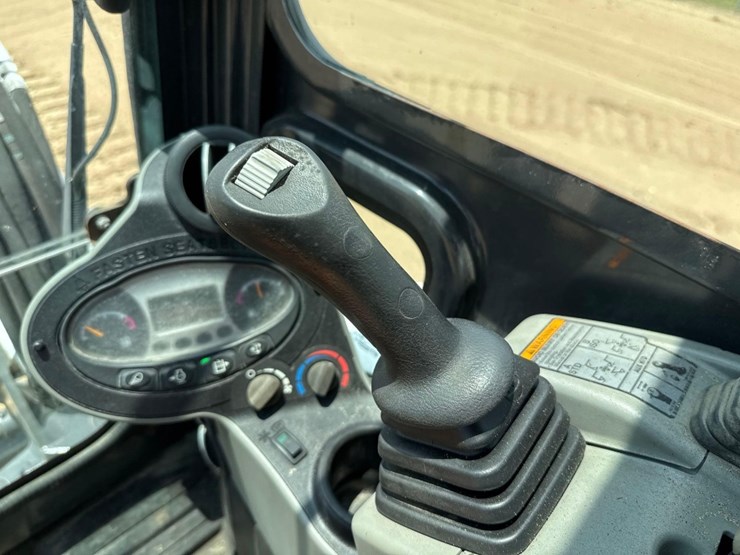 2015-bobcat-e35-image-32