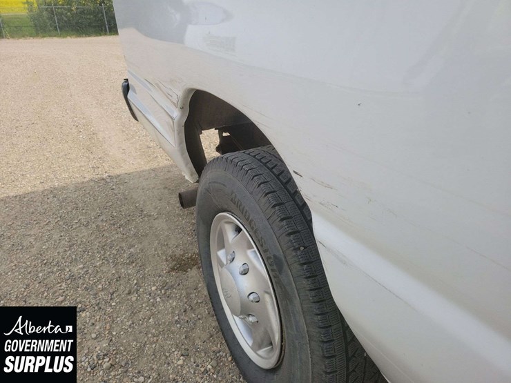 2014-ford-cargo-image-35
