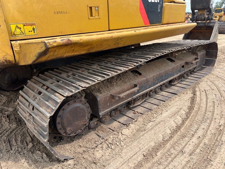 caterpillar-320fl-image-11
