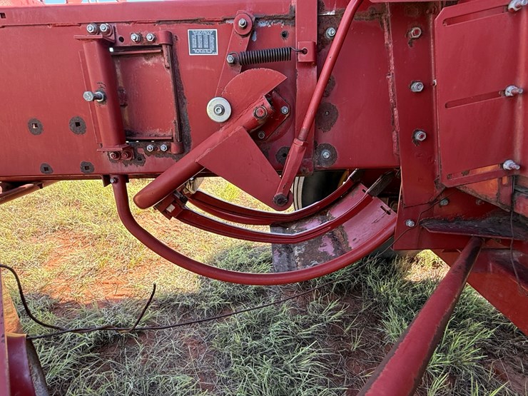 new-holland-326-image-14