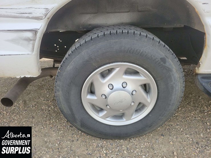2014-ford-cargo-image-11