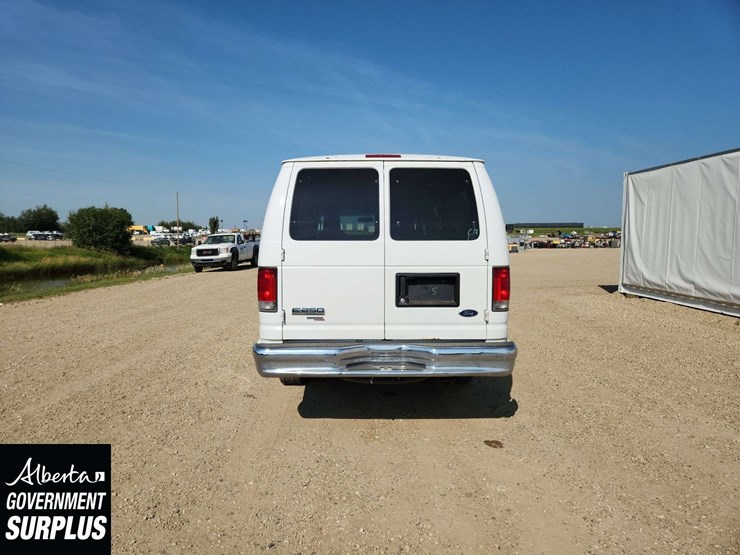 2013-ford-cargo-image-6