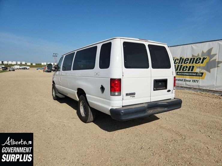 2014-ford-cargo-image-2