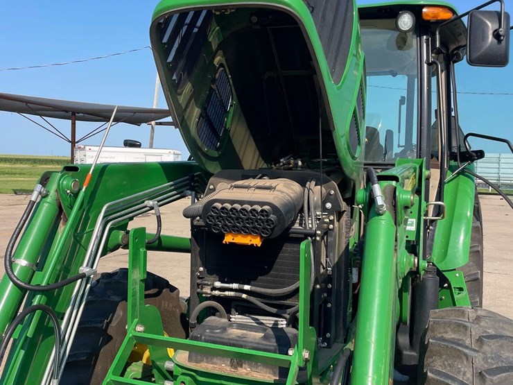 2015-john-deere-6115d-image-56