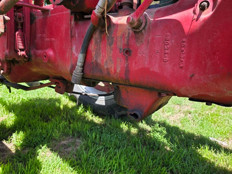 farmall-h-with-dual-loader,-wide-front,-6.00-16-fronts,-13.6-38-rears,-540-pto-with-loader-pump,-whe-image-35
