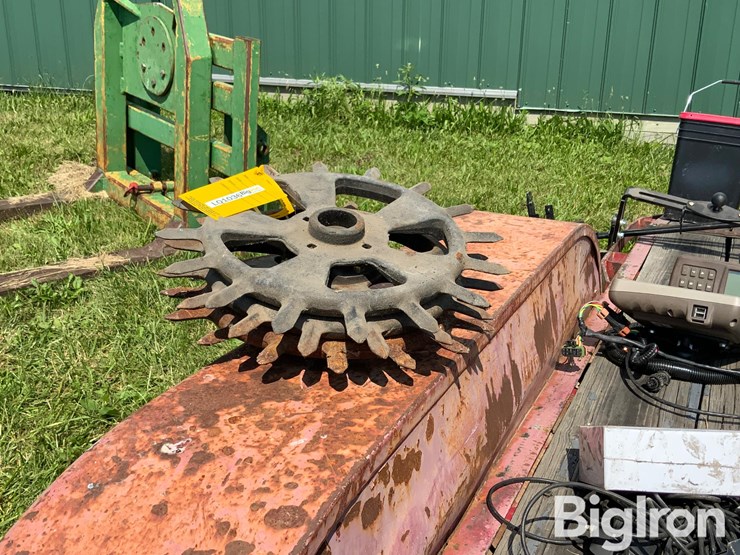 planter-spike-closing-wheels-image-7