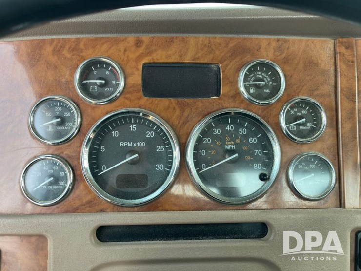 2008-peterbilt-384-image-58