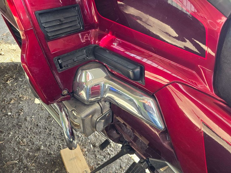 1996-honda-goldwing-gl1500se,-101,566-miles,-am/fm/tape,-air-ride,-new-front-and-rear-tires,-works-a-image-14