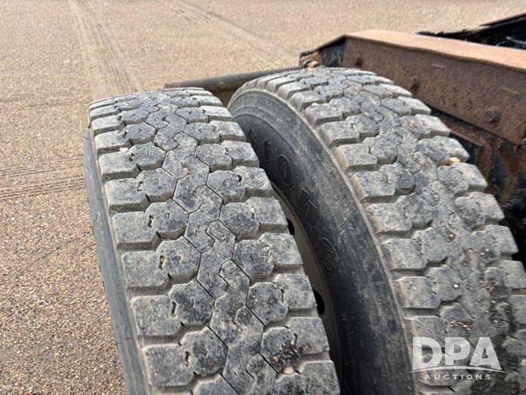 2012-peterbilt-386-image-58