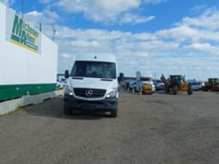 2016-mercedes-benz-sprinter-2500-image-17