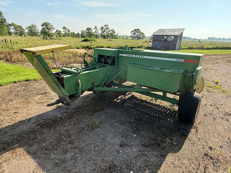 john-deere-336-image-7