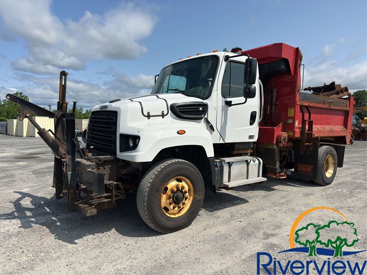 2017-freightliner-114sd-image-1