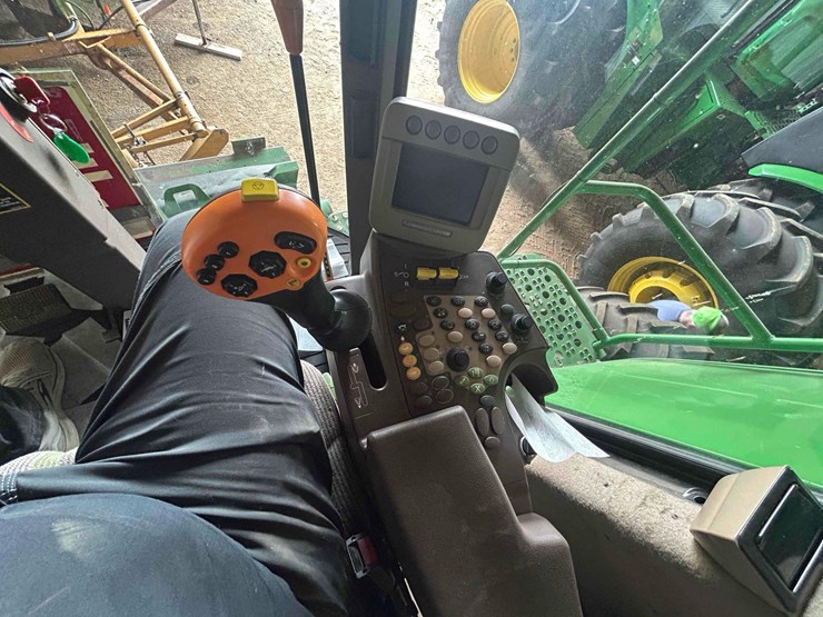 2011-john-deere-9770-sts-image-32