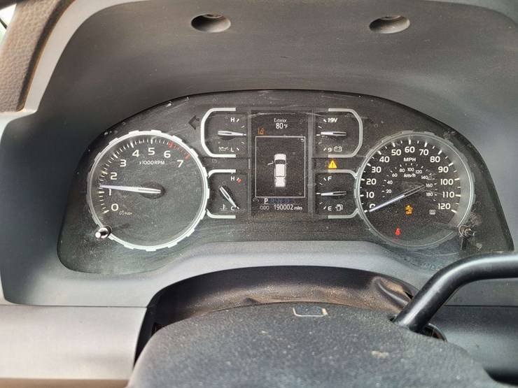2019-toyota-tundra-sr5-image-12