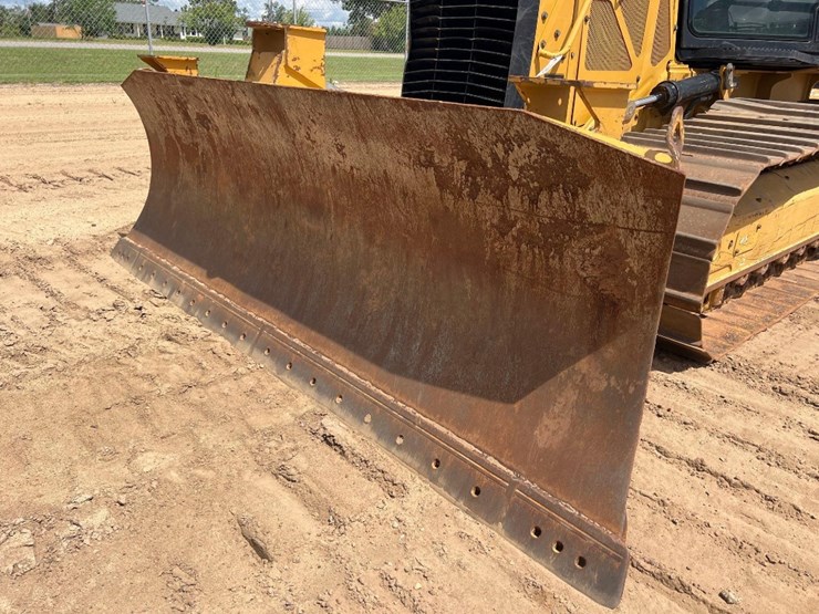 2021-caterpillar-d3-lgp-image-9