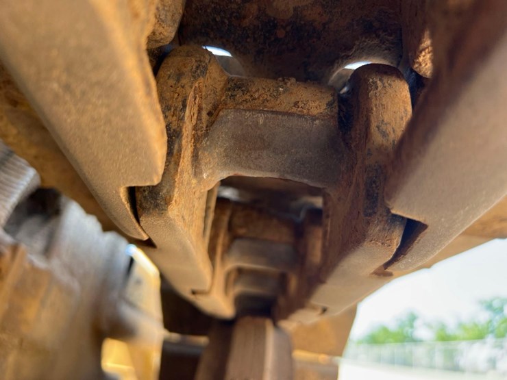 2004-caterpillar-d3g-xl-image-18