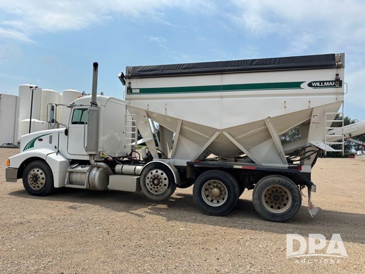 2005-peterbilt-385-image-14