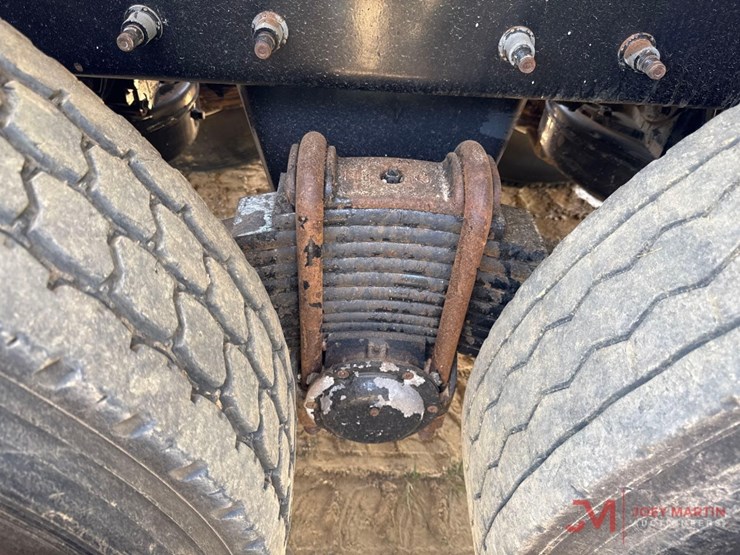 2021-mack-gr64f-granite-dump-truck-image-9