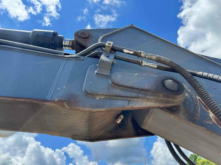 2014-deere-210g-lc-image-42