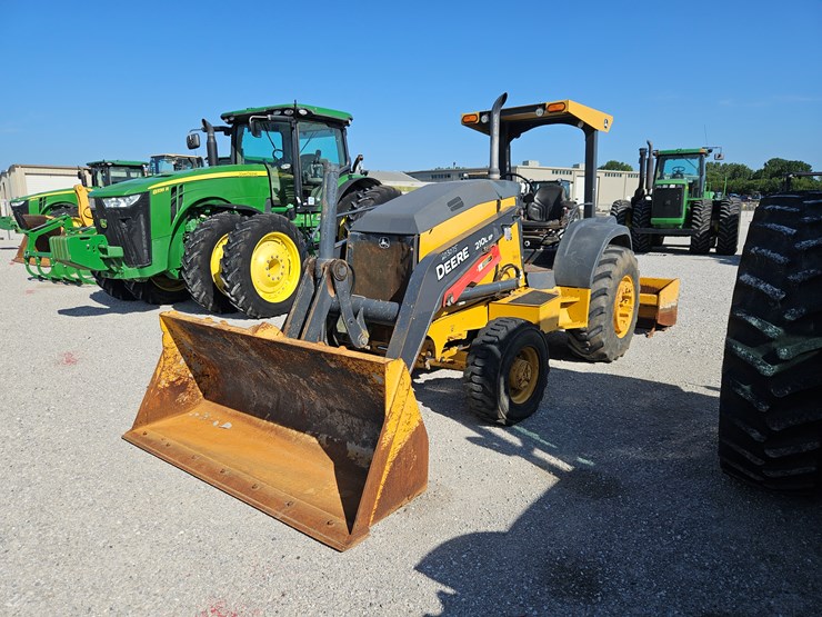 2018-deere-210l-image-1