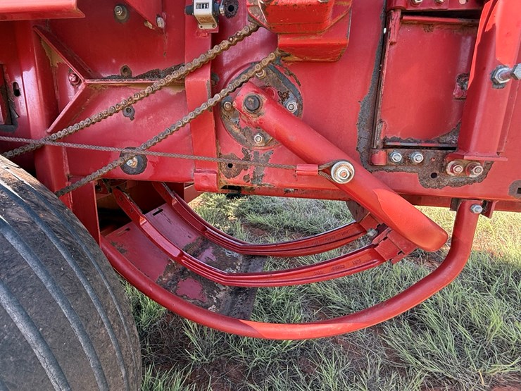 new-holland-326-image-15