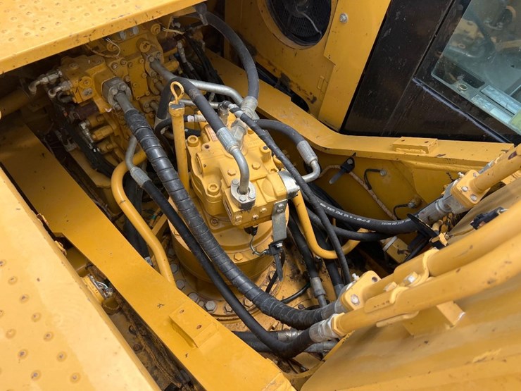 2015-caterpillar-326fl-image-19