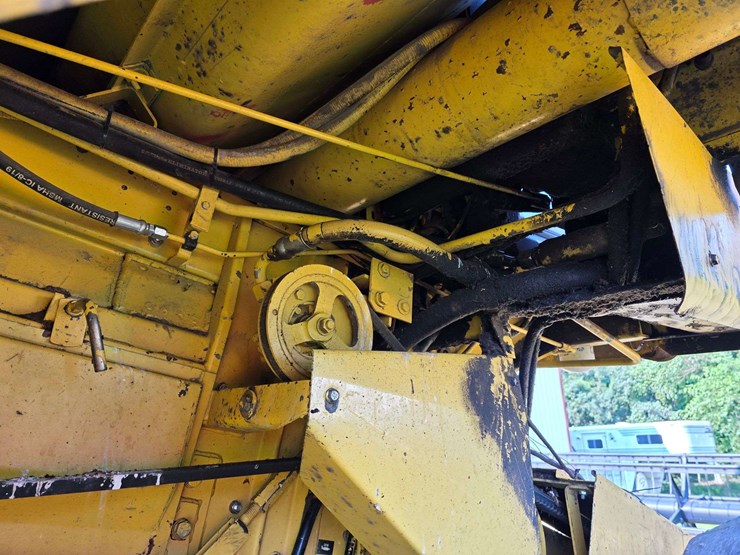 new-holland-tr87-image-30